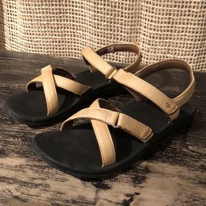 SOLD Women’s Olukai Nakue Bubbly/Black Sandals